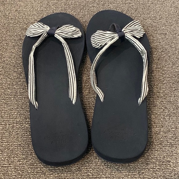 abercrombie rubber flip flops